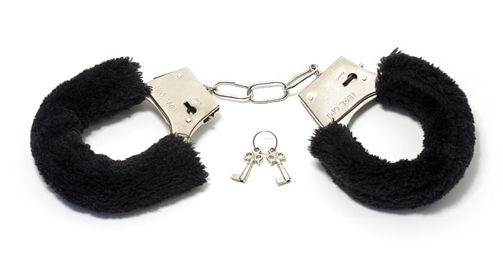 Fluffy-handcuffs-for-sex